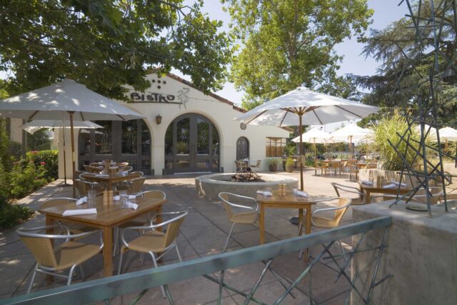 Bistro-33-Davis-Patio-and-Firepit